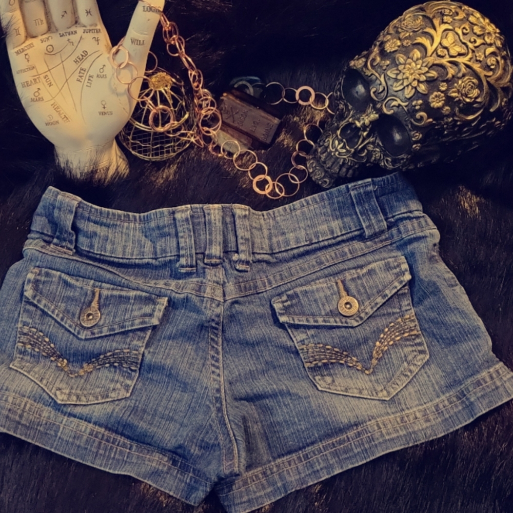 Size 1 streetwear society low-rise denim shorts
